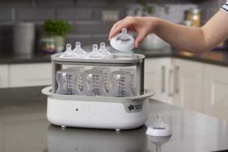 TOMMEE TIPPEE Sterilizátor elektrický parní Advanced Tommee Tippee