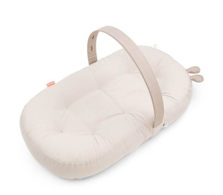 DONE BY DEER Lehátko útulné aktivní Raffi - pískové Done by Deer