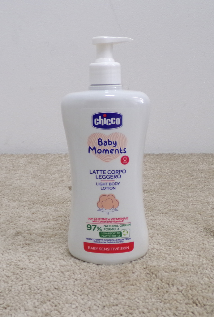 CHICCO Mléko jemné tělové s dávkovačem Baby Moments Sensitive 97 % přírodních složek 500 ml Chicco