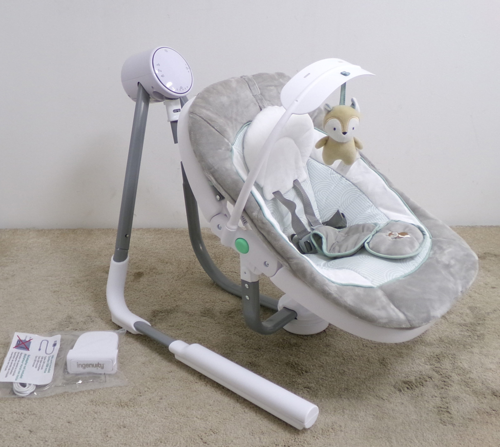 INGENUITY Houpačka vibrující s melodií USB Dual-Direction Anyway Sway ™ Ray ™ 0m+ do 9 kg Ingenuity