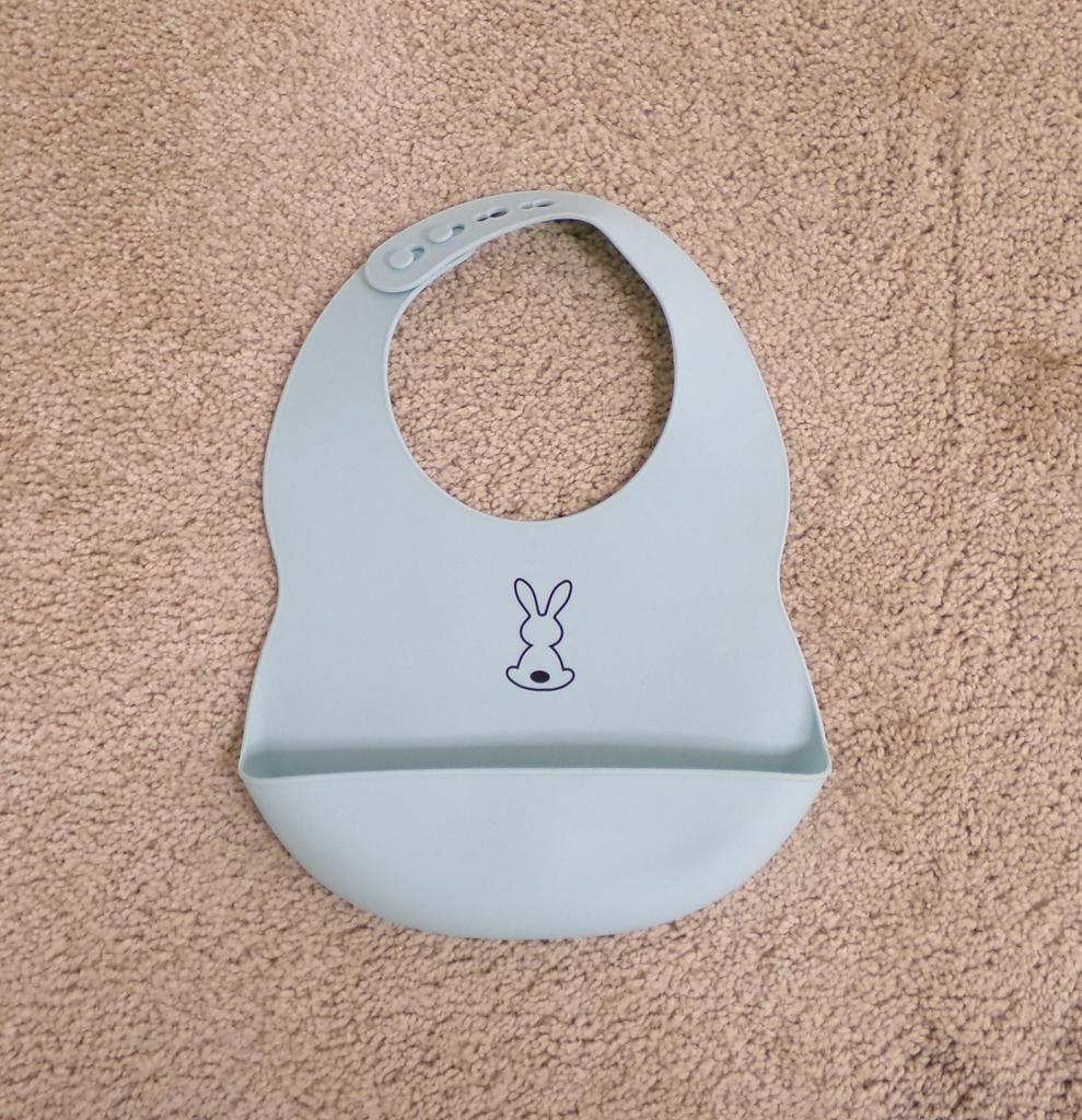 NATTOU Bryndák silikonový se zapínáním světlemodrý bez BPA Nattou