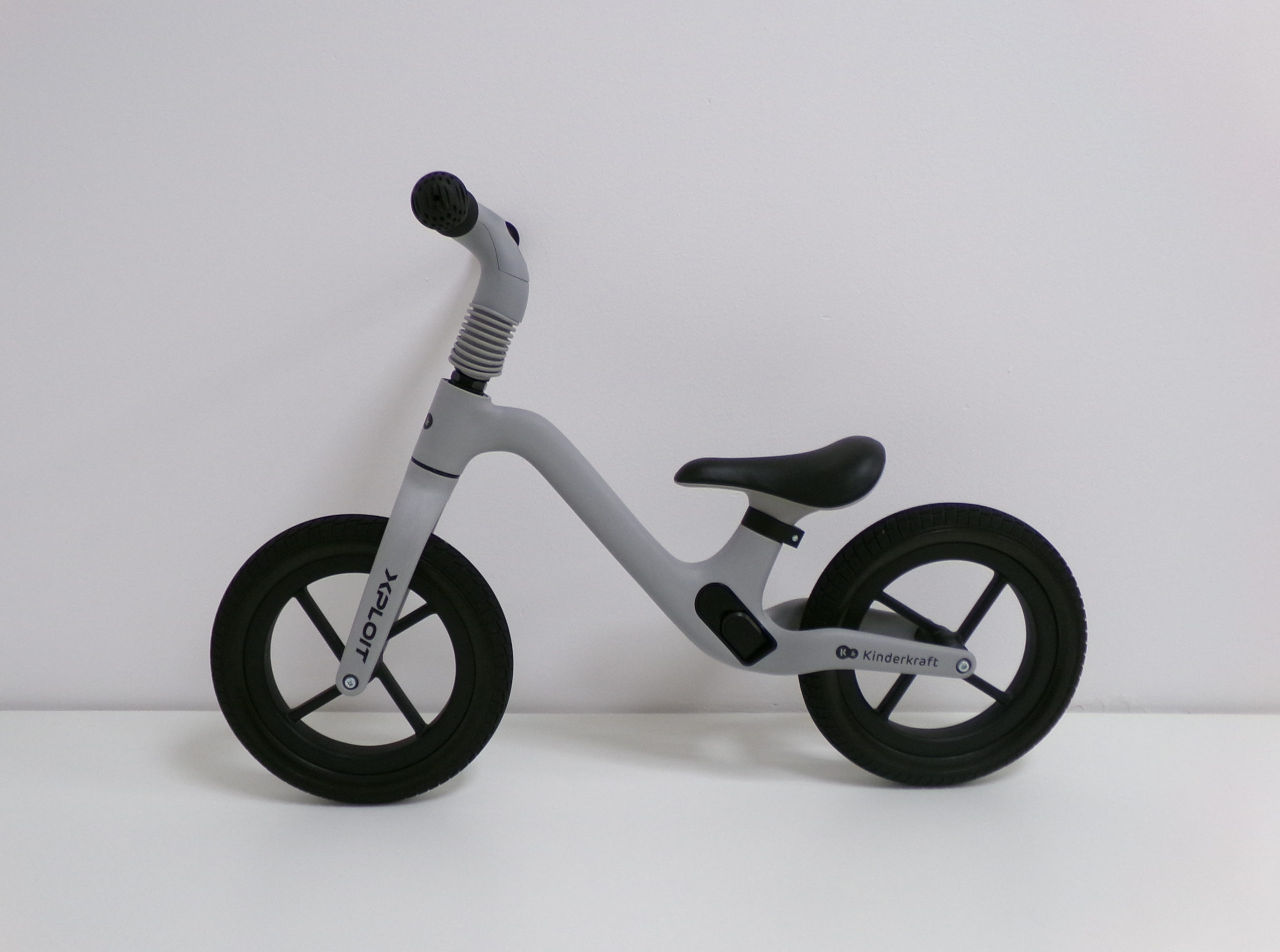 KINDERKRAFT Odrážedlo Xploit Moonstone silver Kinderkraft