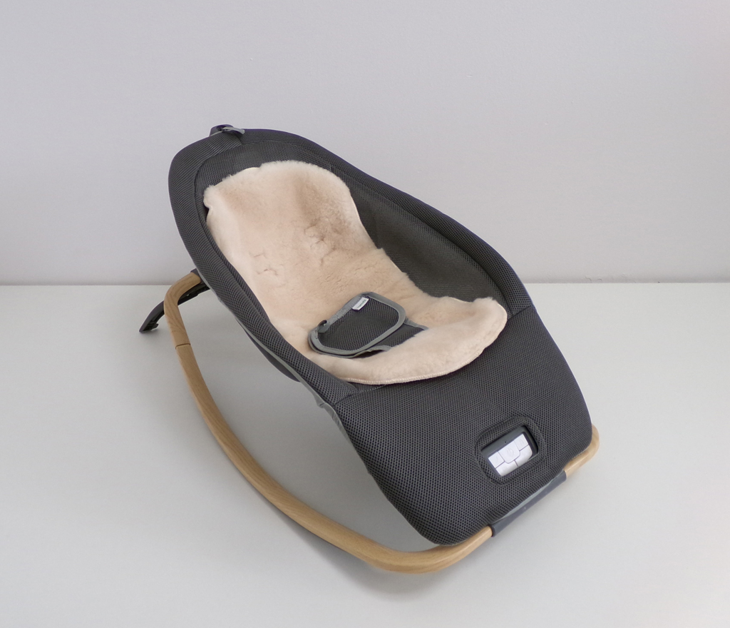 INGENUITY Houpátko vibrující s melodií Every Season™ - Wesley™ 0m+ do 18 kg Ingenuity