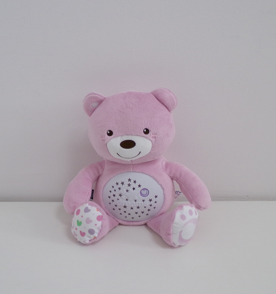 CHICCO Medvídek uspáváček s projektorem a hudbou Baby Bear First Dreams růžová 0m+ Chicco